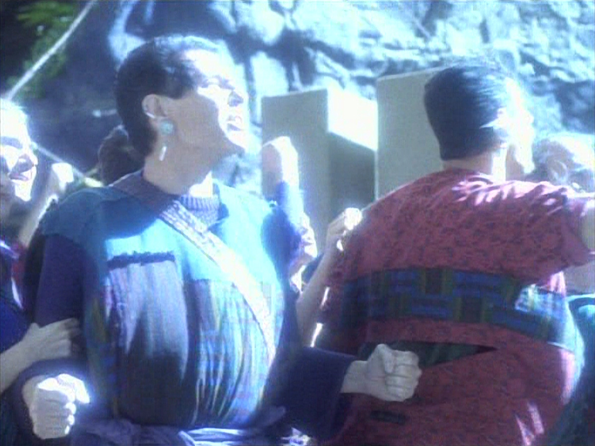 extant_StarTrekDS9_1x14-TheStoryteller_01607.jpg