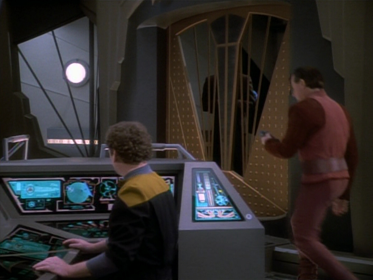 extant_StarTrekDS9_1x15-Progress_00117.jpg