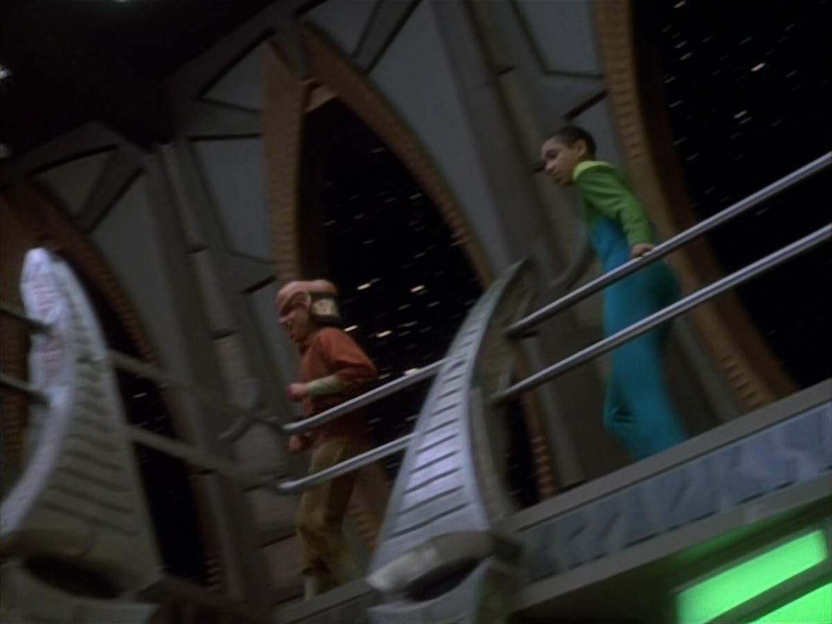 extant_StarTrekDS9_1x15-Progress_00611.jpg