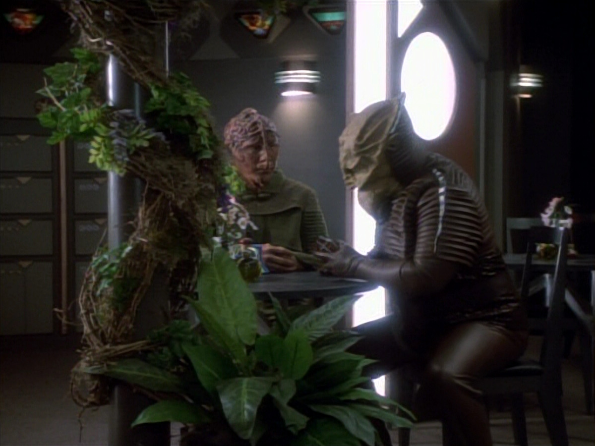extant_StarTrekDS9_1x15-Progress_00618.jpg