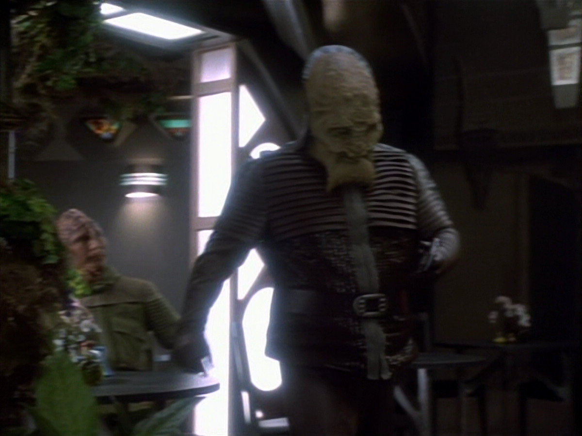 extant_StarTrekDS9_1x15-Progress_00620.jpg