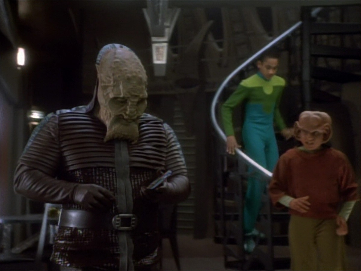 extant_StarTrekDS9_1x15-Progress_00622.jpg