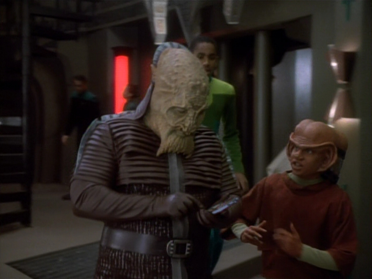 extant_StarTrekDS9_1x15-Progress_00625.jpg