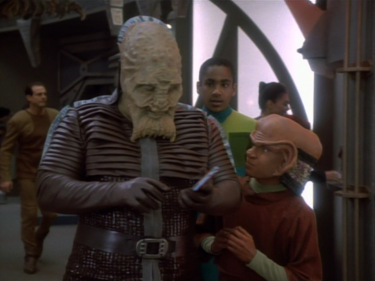 extant_StarTrekDS9_1x15-Progress_00649.jpg