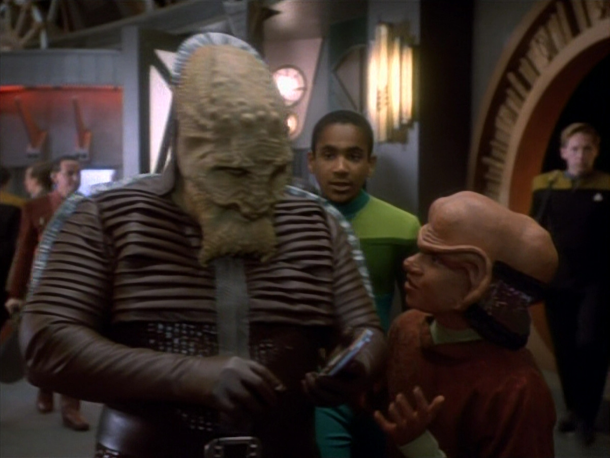 extant_StarTrekDS9_1x15-Progress_00668.jpg
