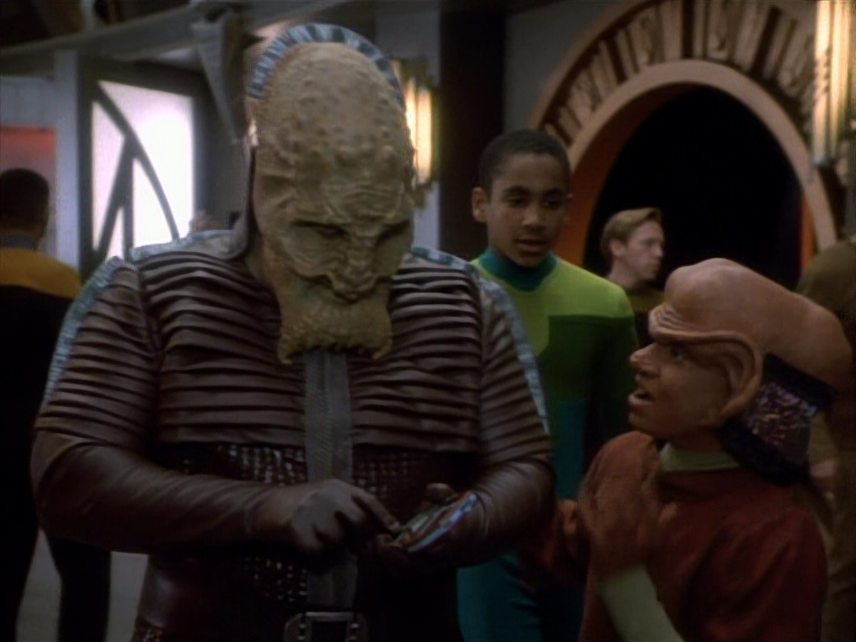 extant_StarTrekDS9_1x15-Progress_00670.jpg