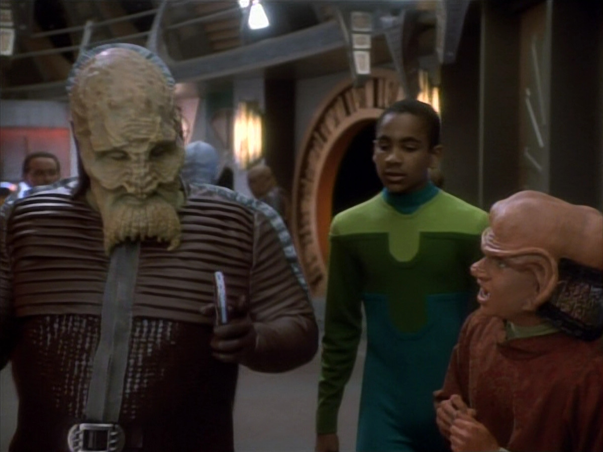 extant_StarTrekDS9_1x15-Progress_00679.jpg