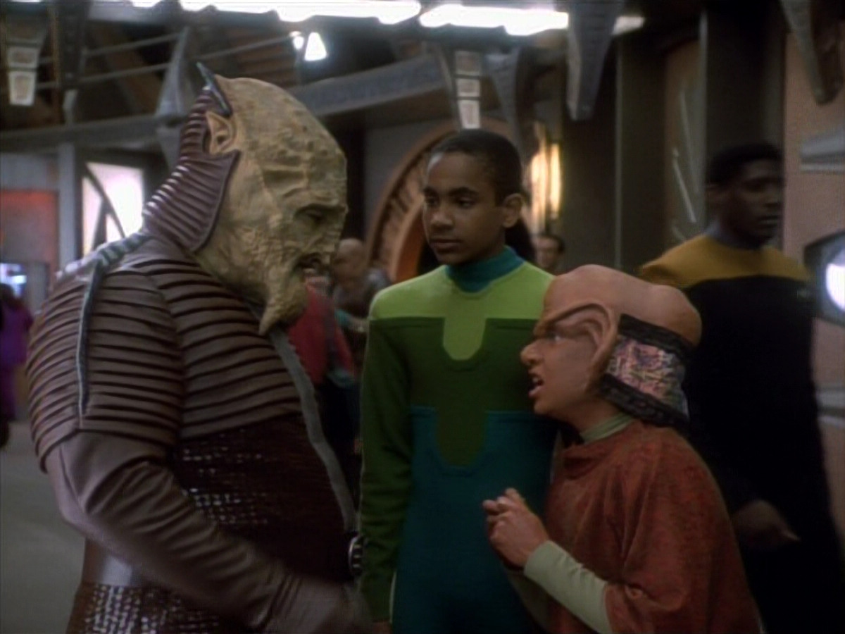 extant_StarTrekDS9_1x15-Progress_00684.jpg