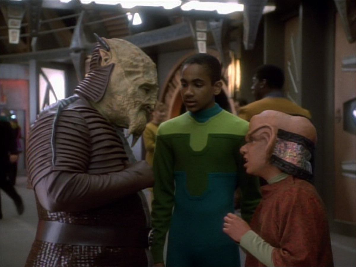 extant_StarTrekDS9_1x15-Progress_00704.jpg