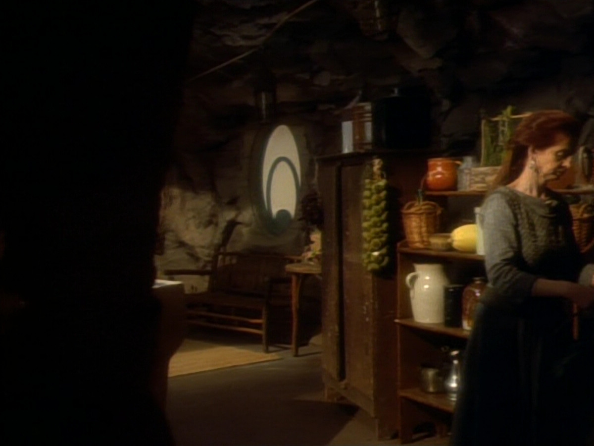 extant_StarTrekDS9_1x15-Progress_00789.jpg