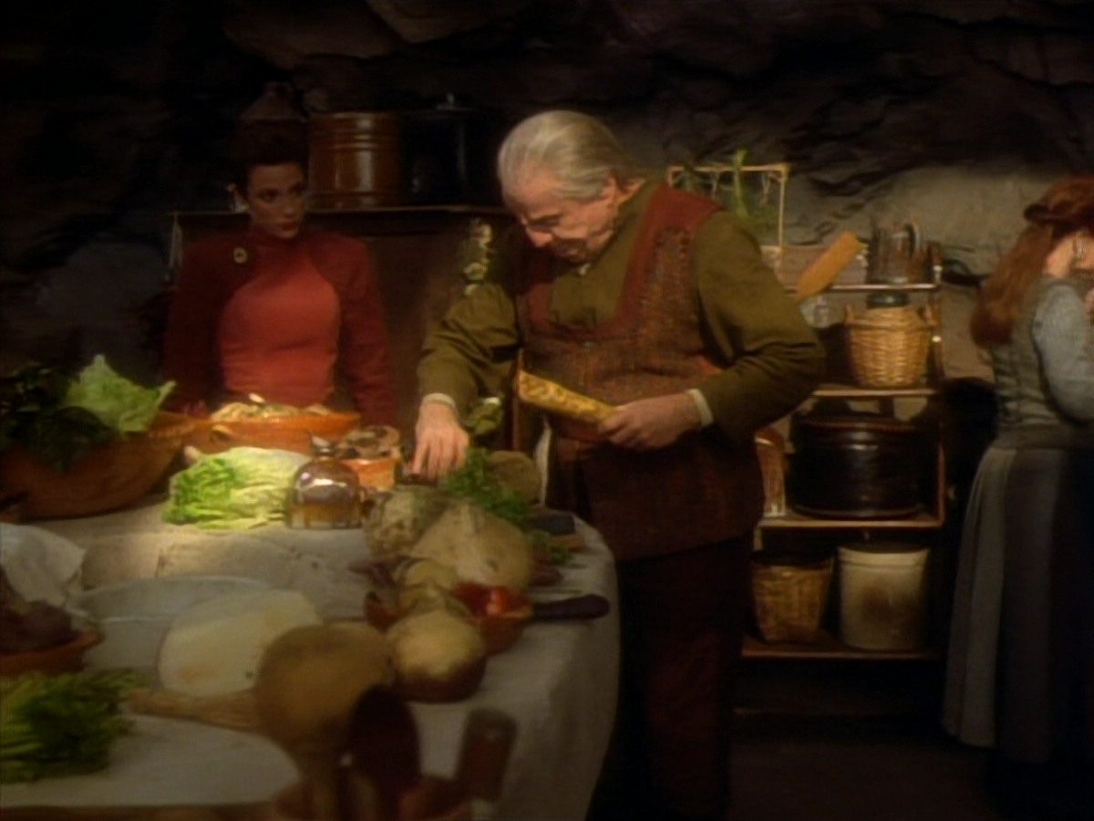 extant_StarTrekDS9_1x15-Progress_00806.jpg