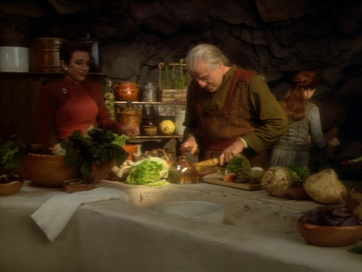 extant_StarTrekDS9_1x15-Progress_00816.jpg