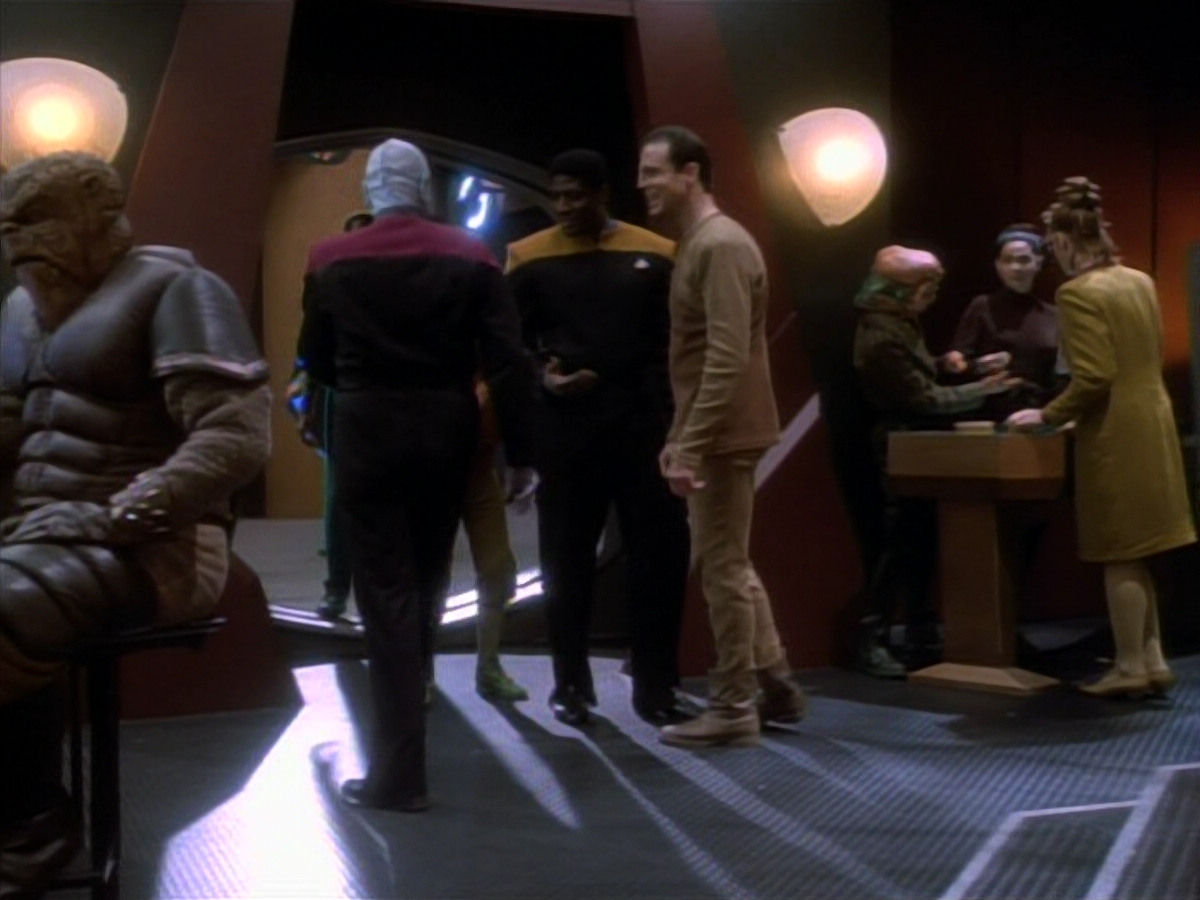extant_StarTrekDS9_1x15-Progress_01107.jpg