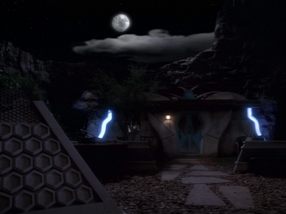 extant_StarTrekDS9_1x15-Progress_01199.jpg