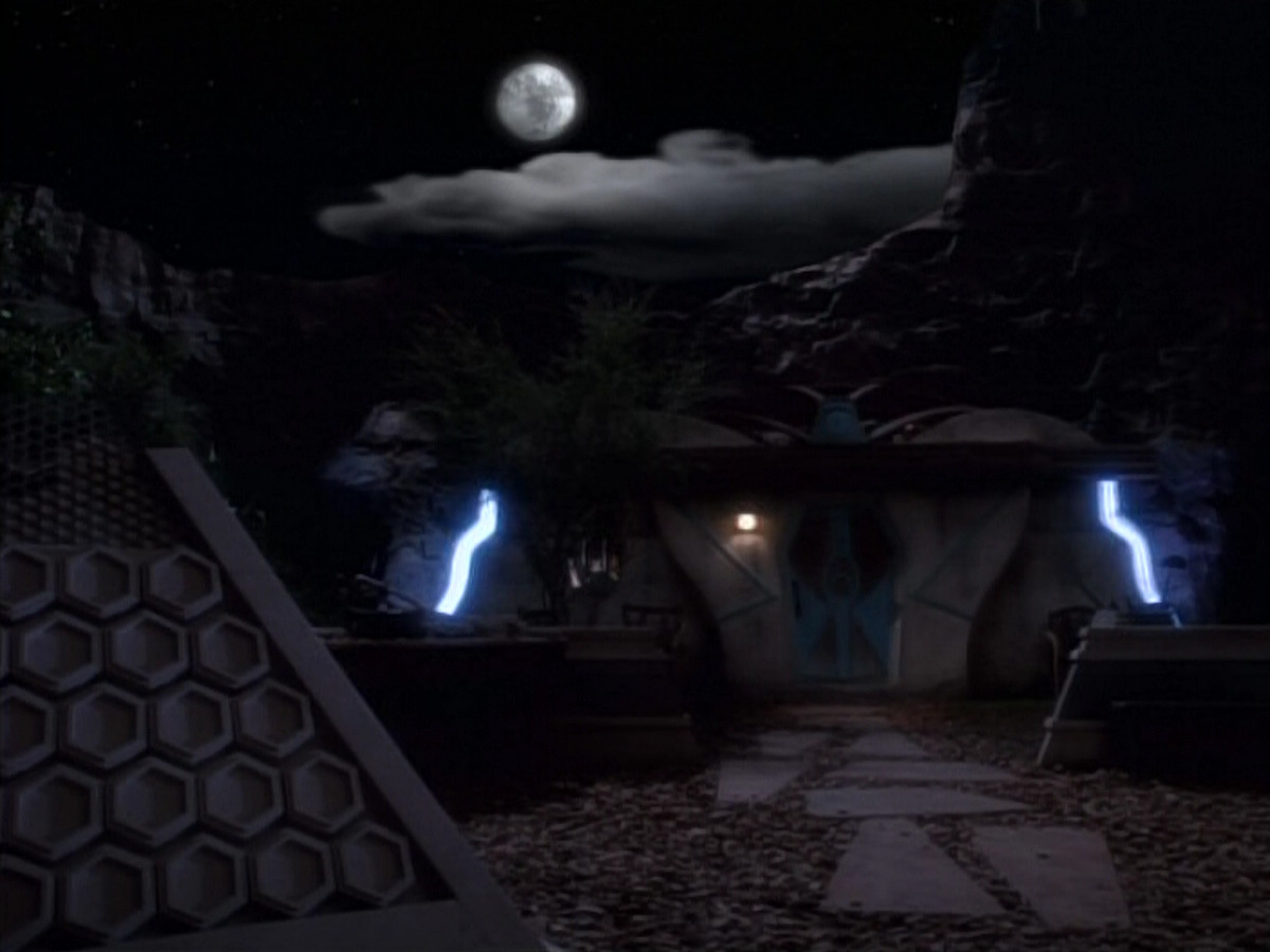 extant_StarTrekDS9_1x15-Progress_01201.jpg