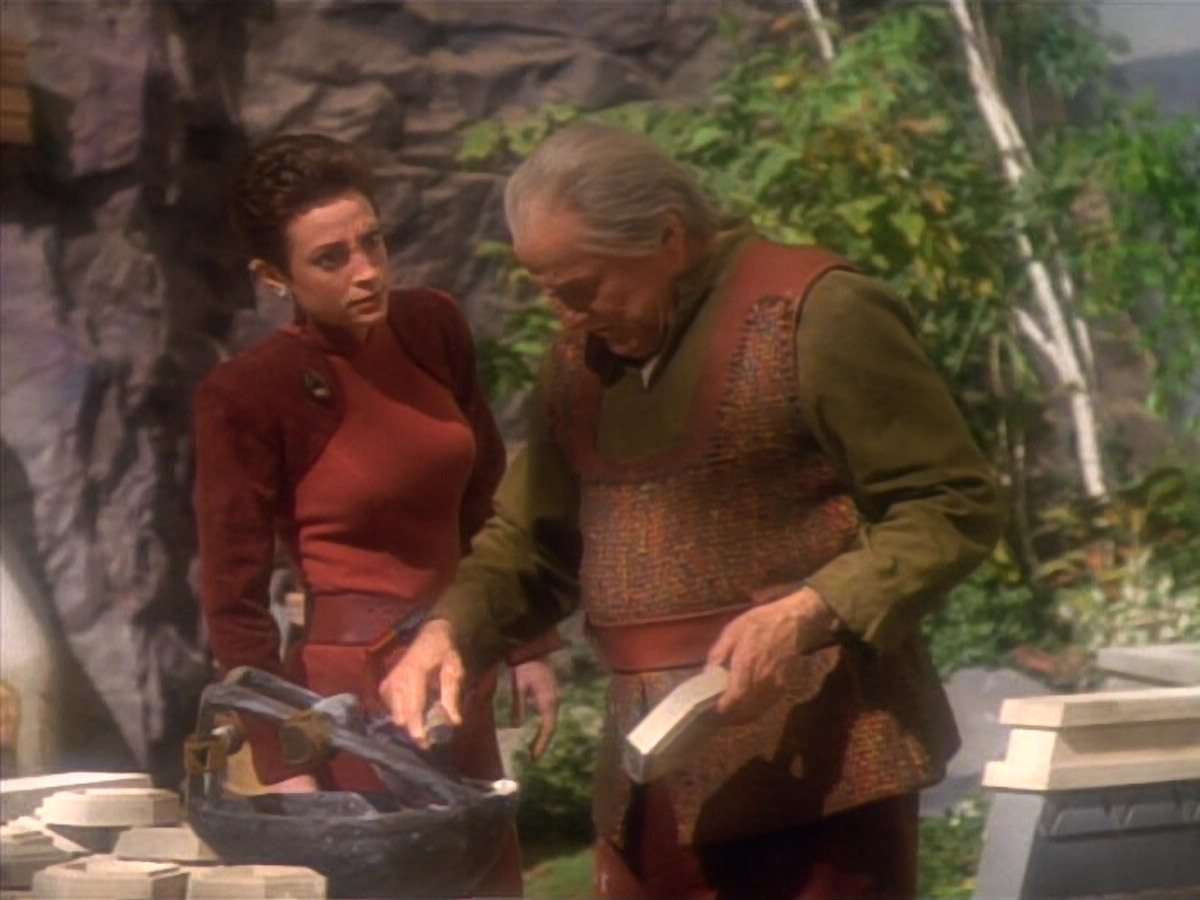 extant_StarTrekDS9_1x15-Progress_02056.jpg