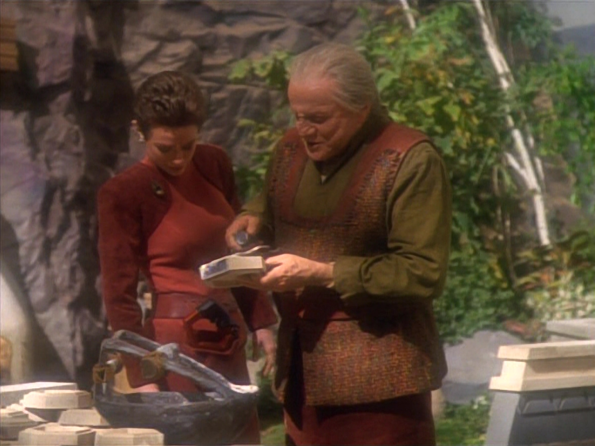 extant_StarTrekDS9_1x15-Progress_02064.jpg