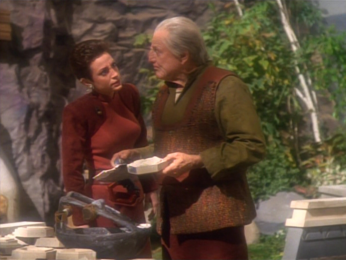 extant_StarTrekDS9_1x15-Progress_02071.jpg