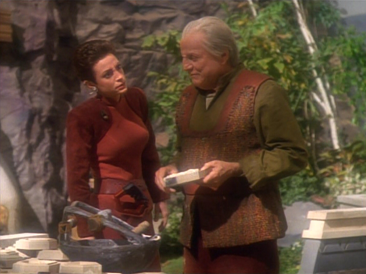 extant_StarTrekDS9_1x15-Progress_02074.jpg