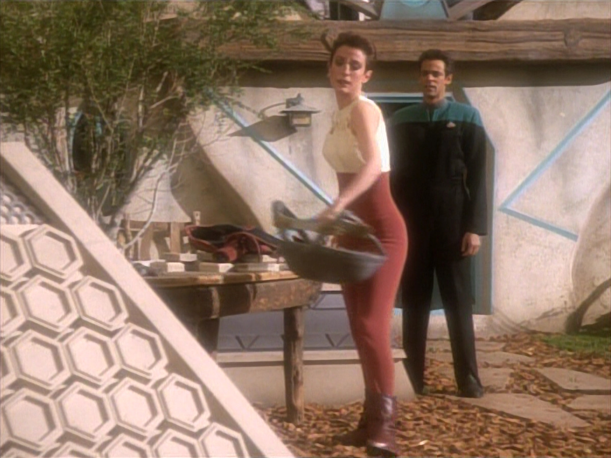 extant_StarTrekDS9_1x15-Progress_02392.jpg