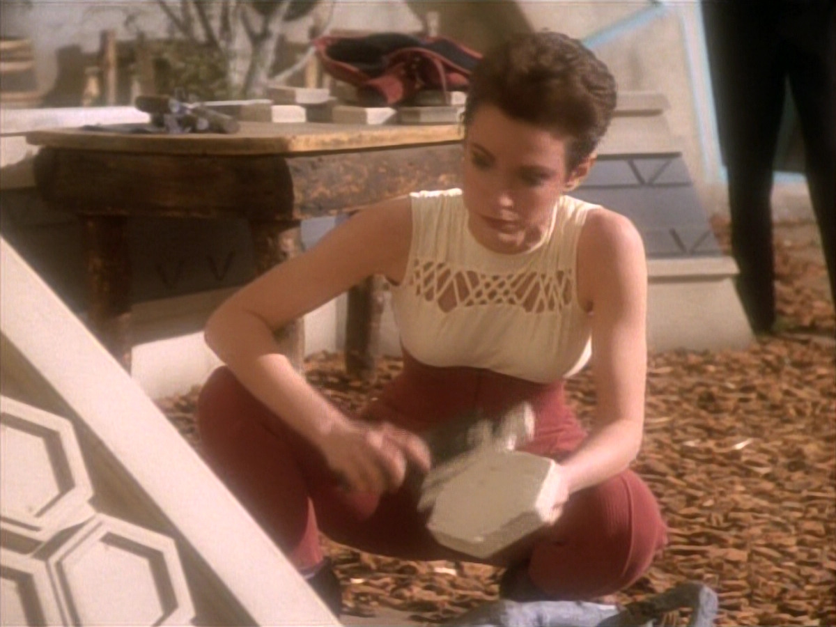 extant_StarTrekDS9_1x15-Progress_02407.jpg