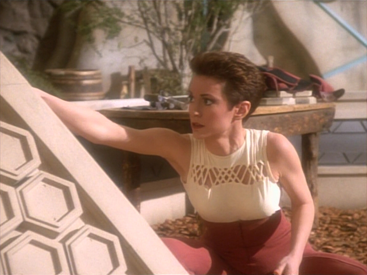extant_StarTrekDS9_1x15-Progress_02411.jpg