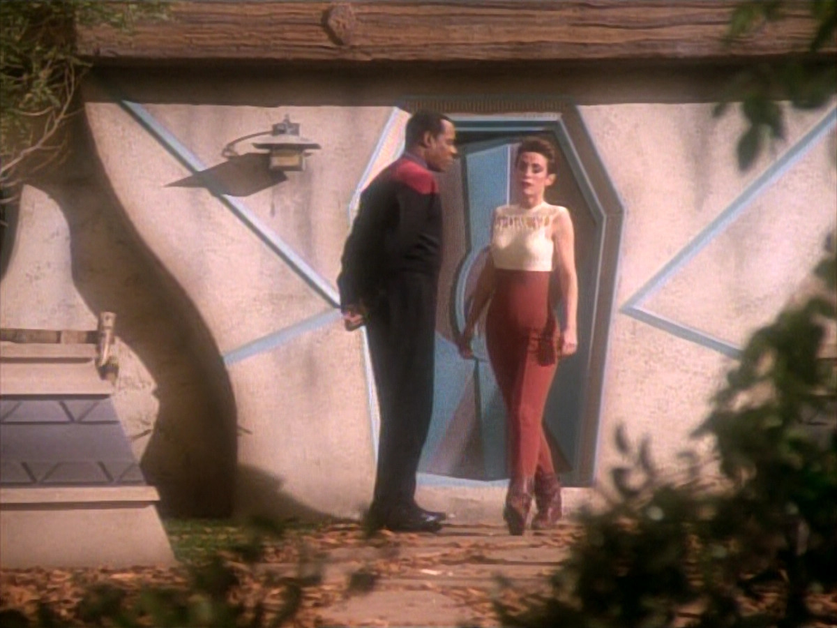 extant_StarTrekDS9_1x15-Progress_02774.jpg