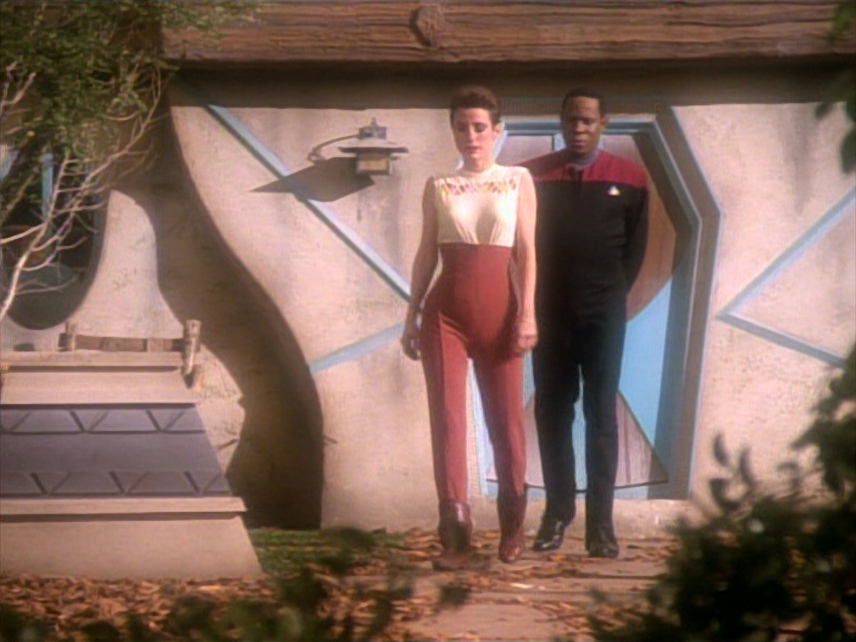 extant_StarTrekDS9_1x15-Progress_02777.jpg
