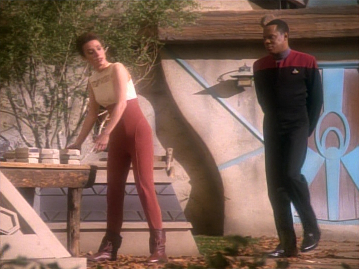 extant_StarTrekDS9_1x15-Progress_02781.jpg