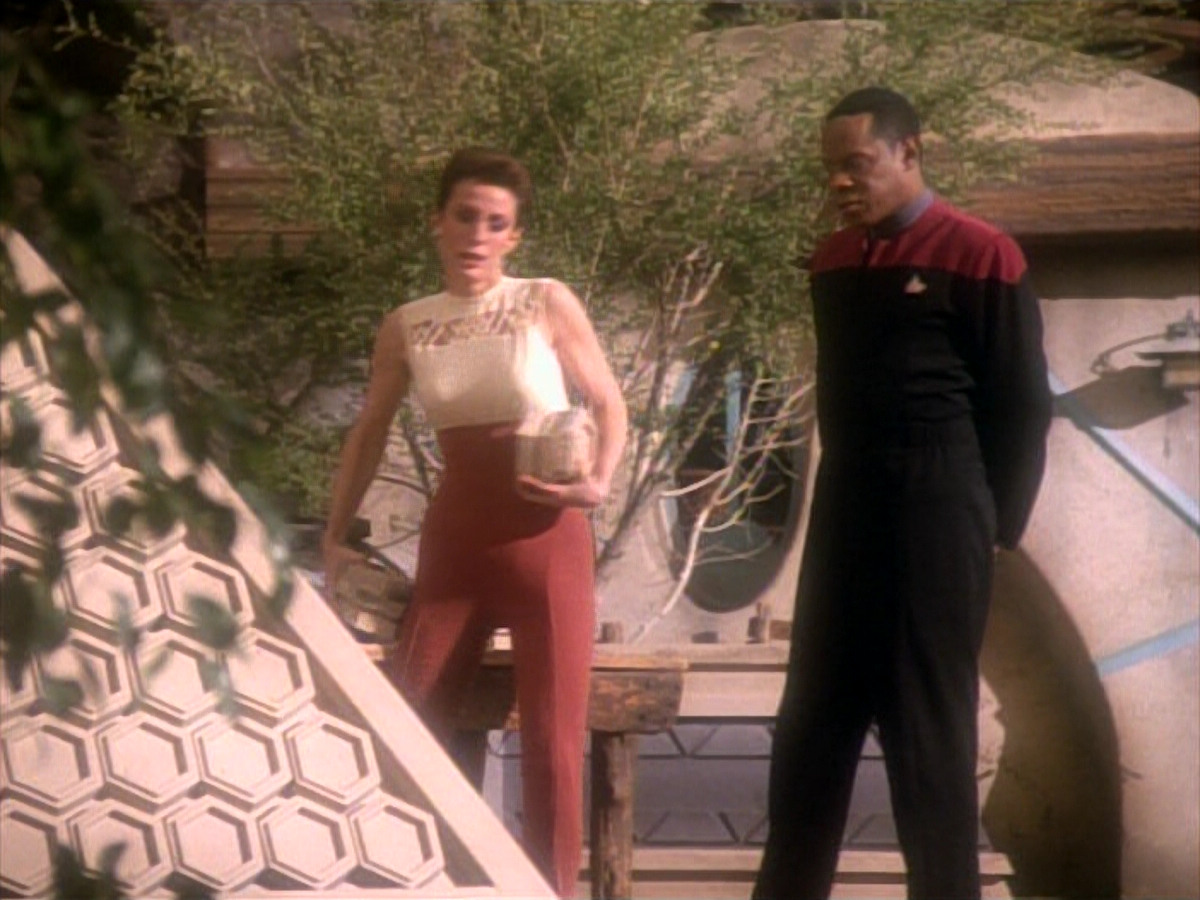 extant_StarTrekDS9_1x15-Progress_02805.jpg