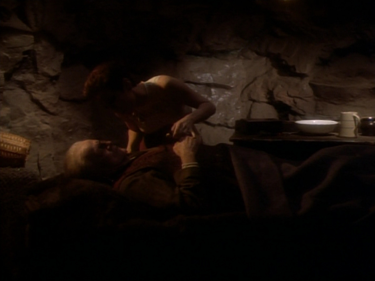 extant_StarTrekDS9_1x15-Progress_03017.jpg