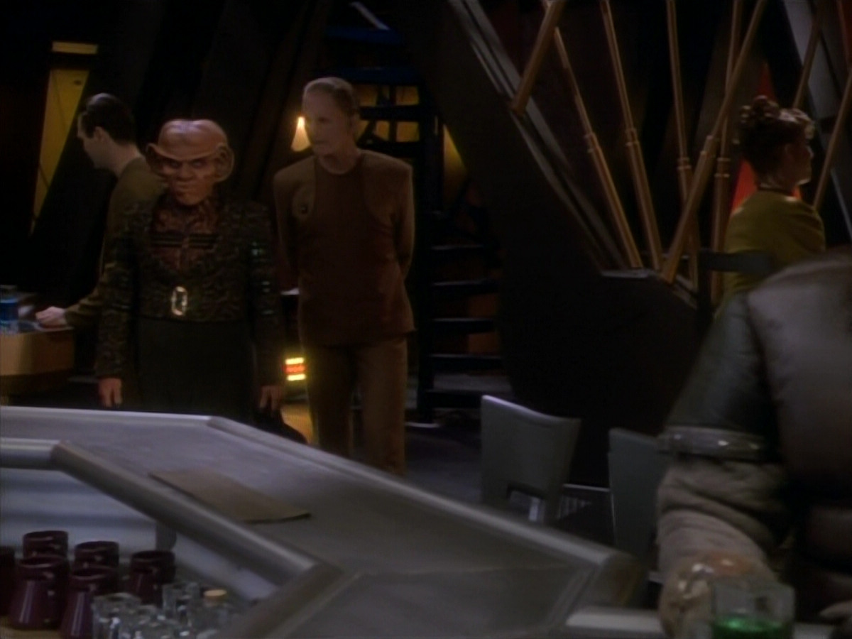 extant_StarTrekDS9_1x15-Progress_03285.jpg