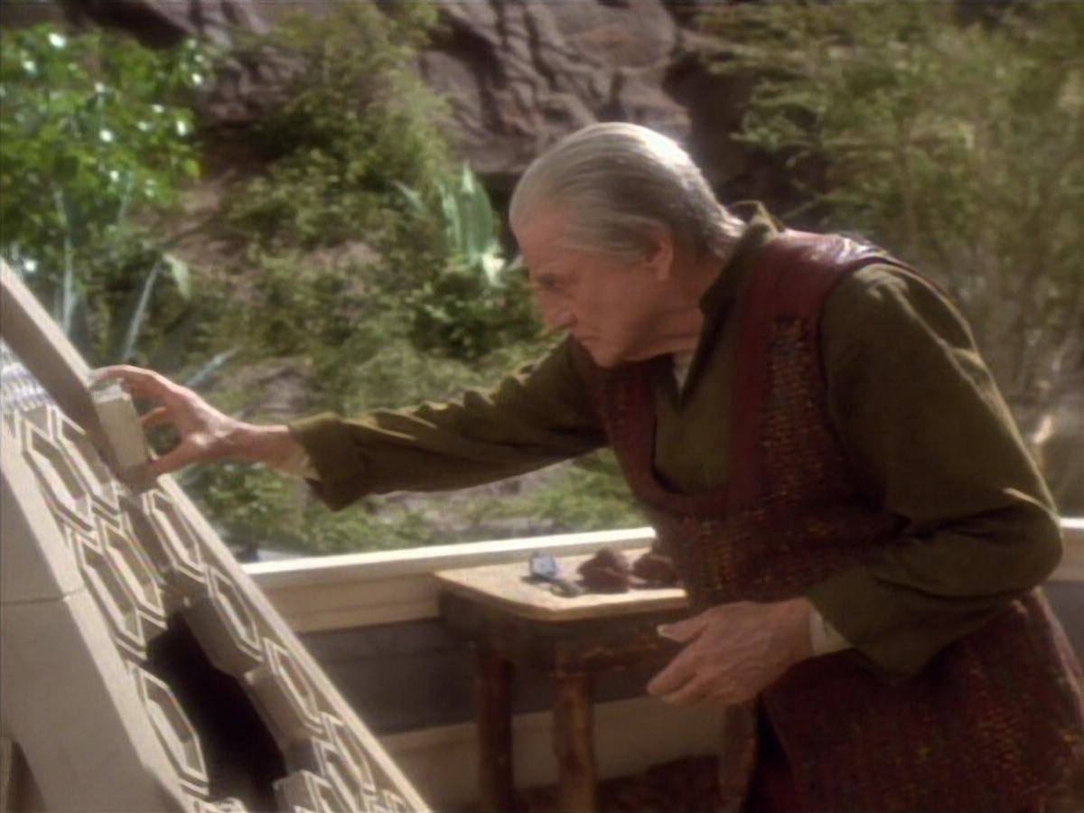 extant_StarTrekDS9_1x15-Progress_03458.jpg