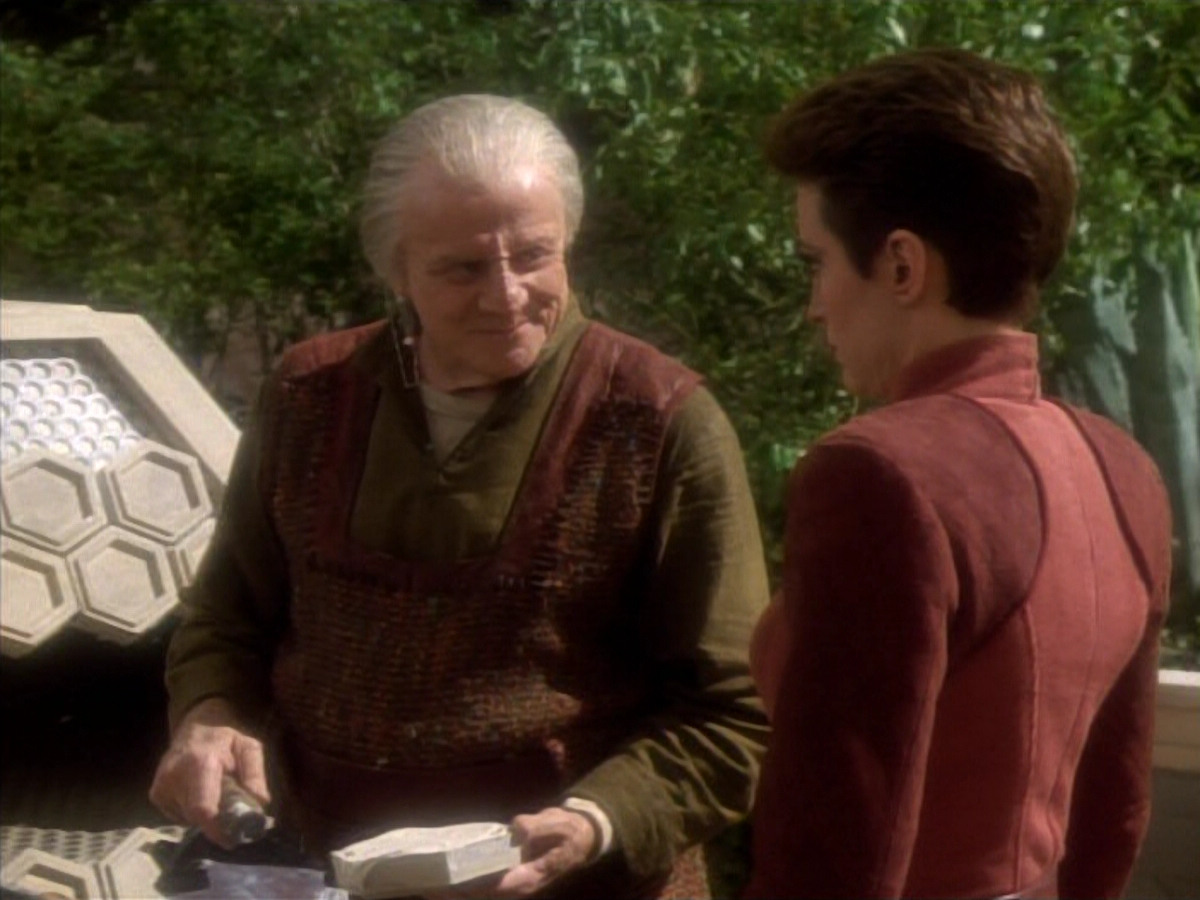 extant_StarTrekDS9_1x15-Progress_03482.jpg