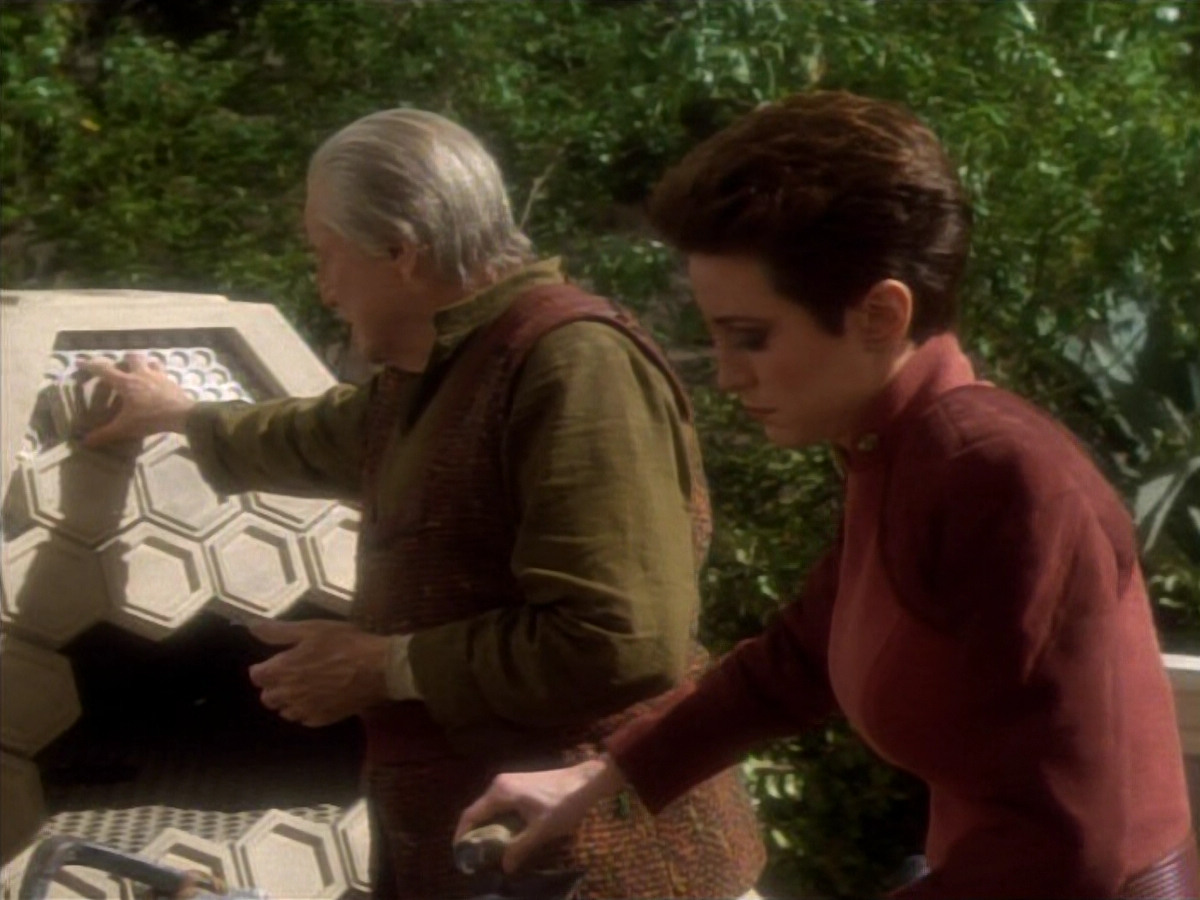 extant_StarTrekDS9_1x15-Progress_03496.jpg