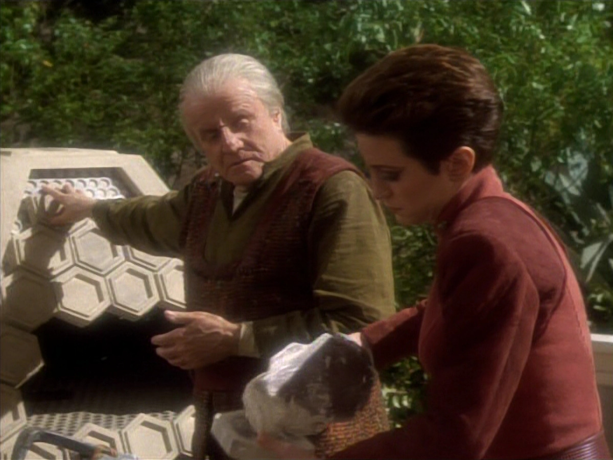 extant_StarTrekDS9_1x15-Progress_03497.jpg