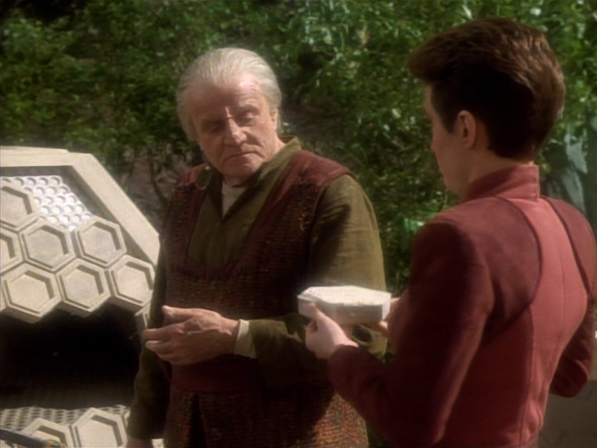 extant_StarTrekDS9_1x15-Progress_03506.jpg