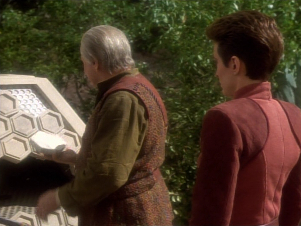 extant_StarTrekDS9_1x15-Progress_03522.jpg