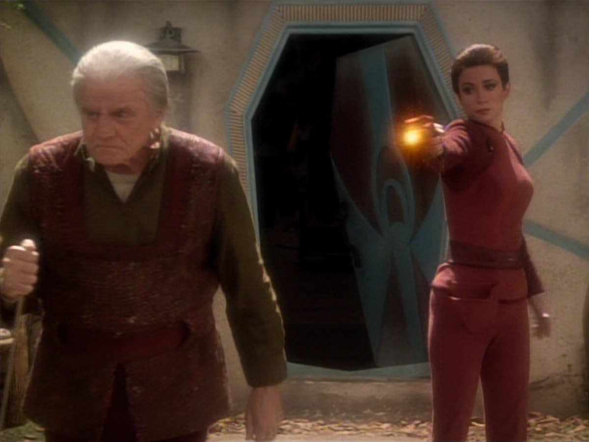 extant_StarTrekDS9_1x15-Progress_03627.jpg