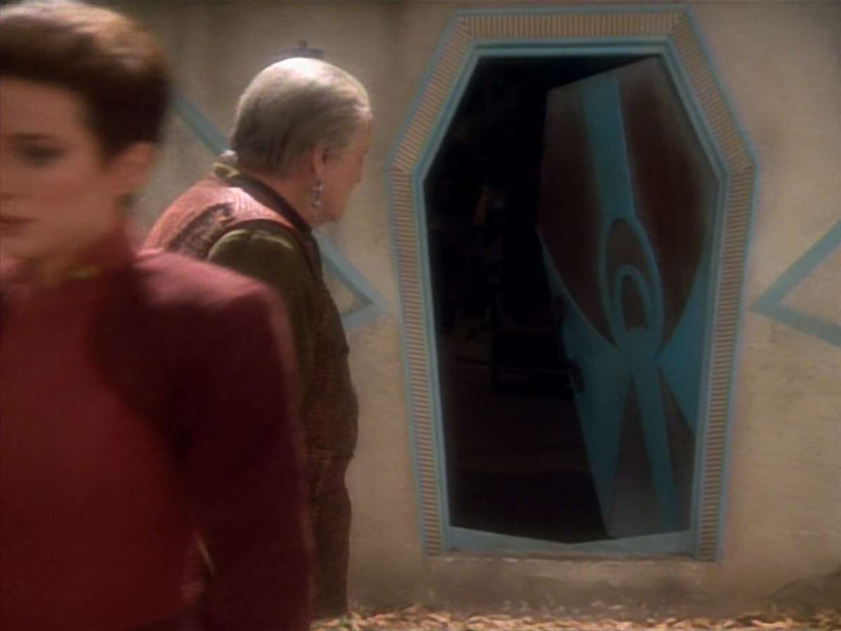 extant_StarTrekDS9_1x15-Progress_03635.jpg