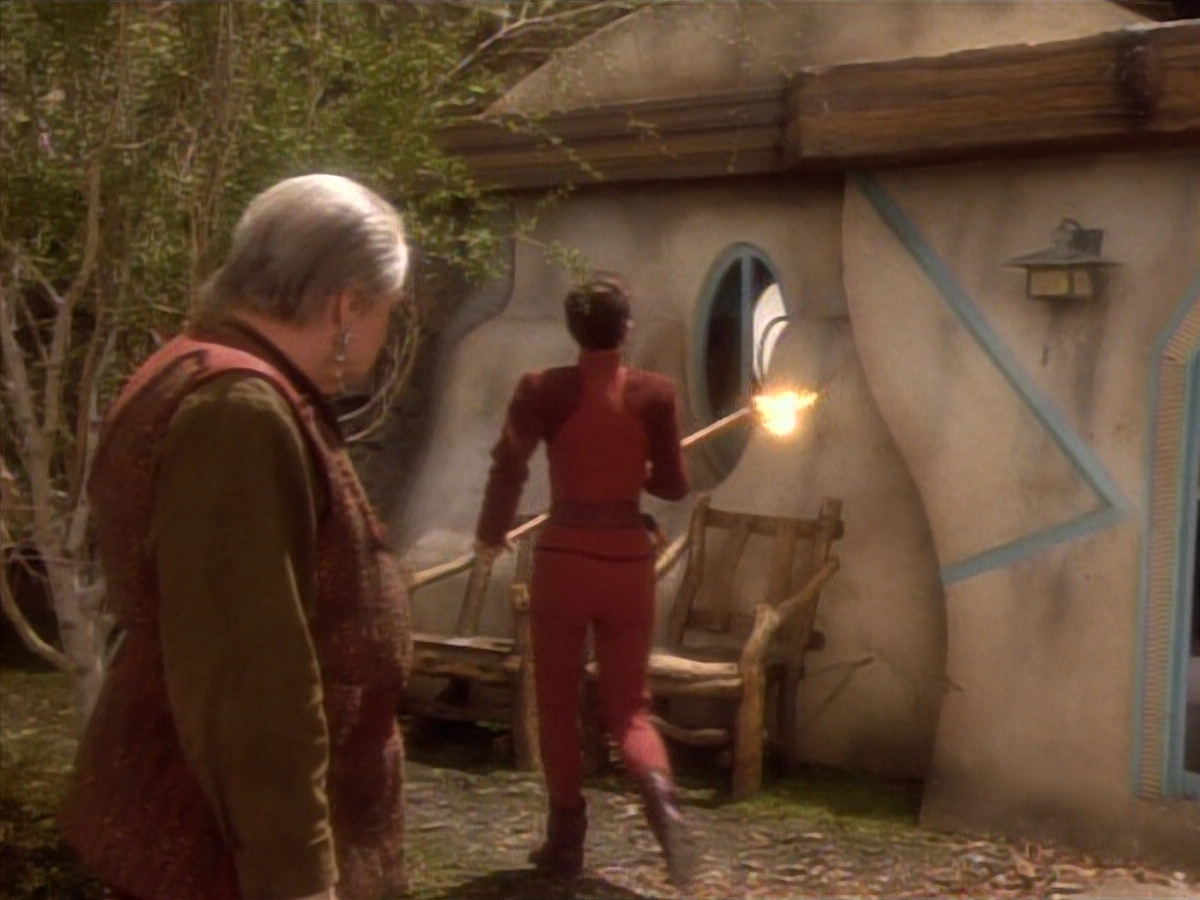 extant_StarTrekDS9_1x15-Progress_03657.jpg