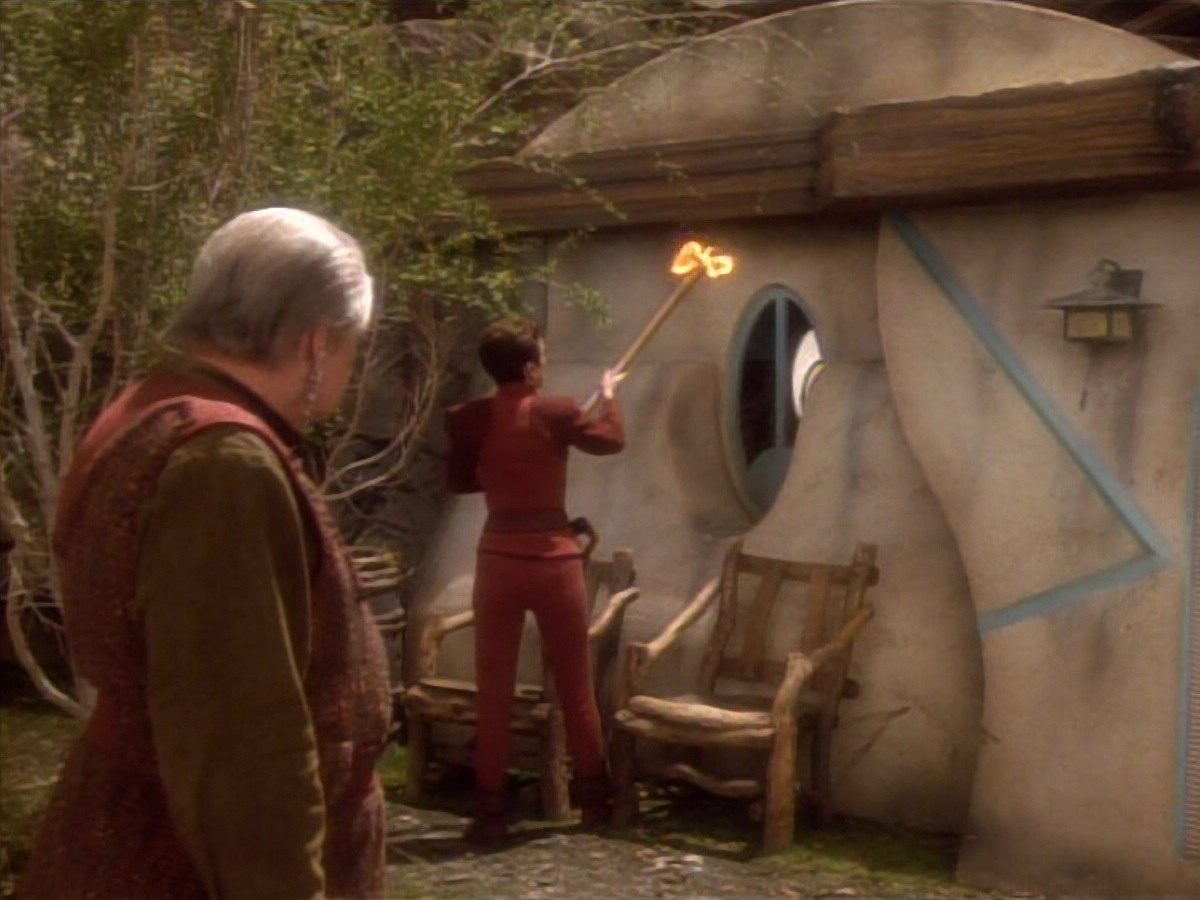 extant_StarTrekDS9_1x15-Progress_03659.jpg