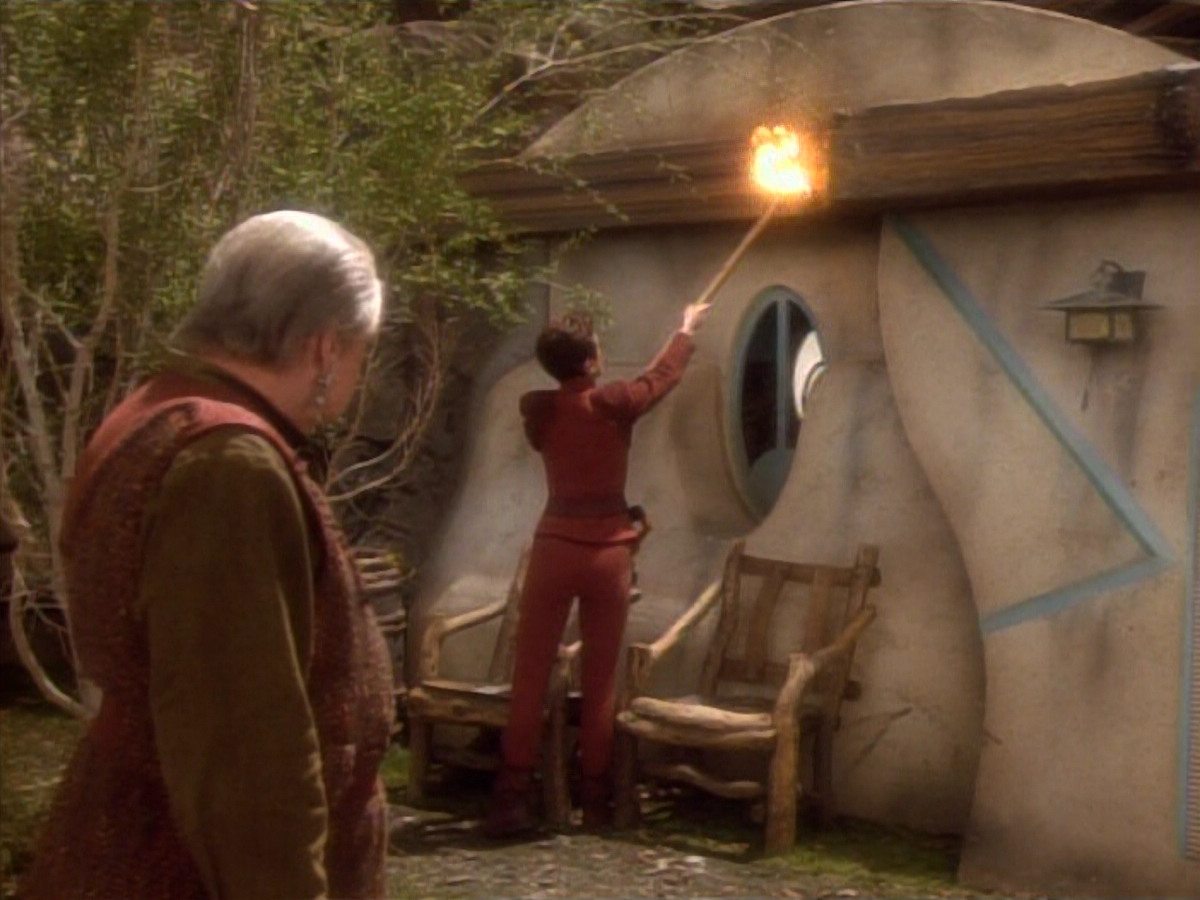 extant_StarTrekDS9_1x15-Progress_03660.jpg