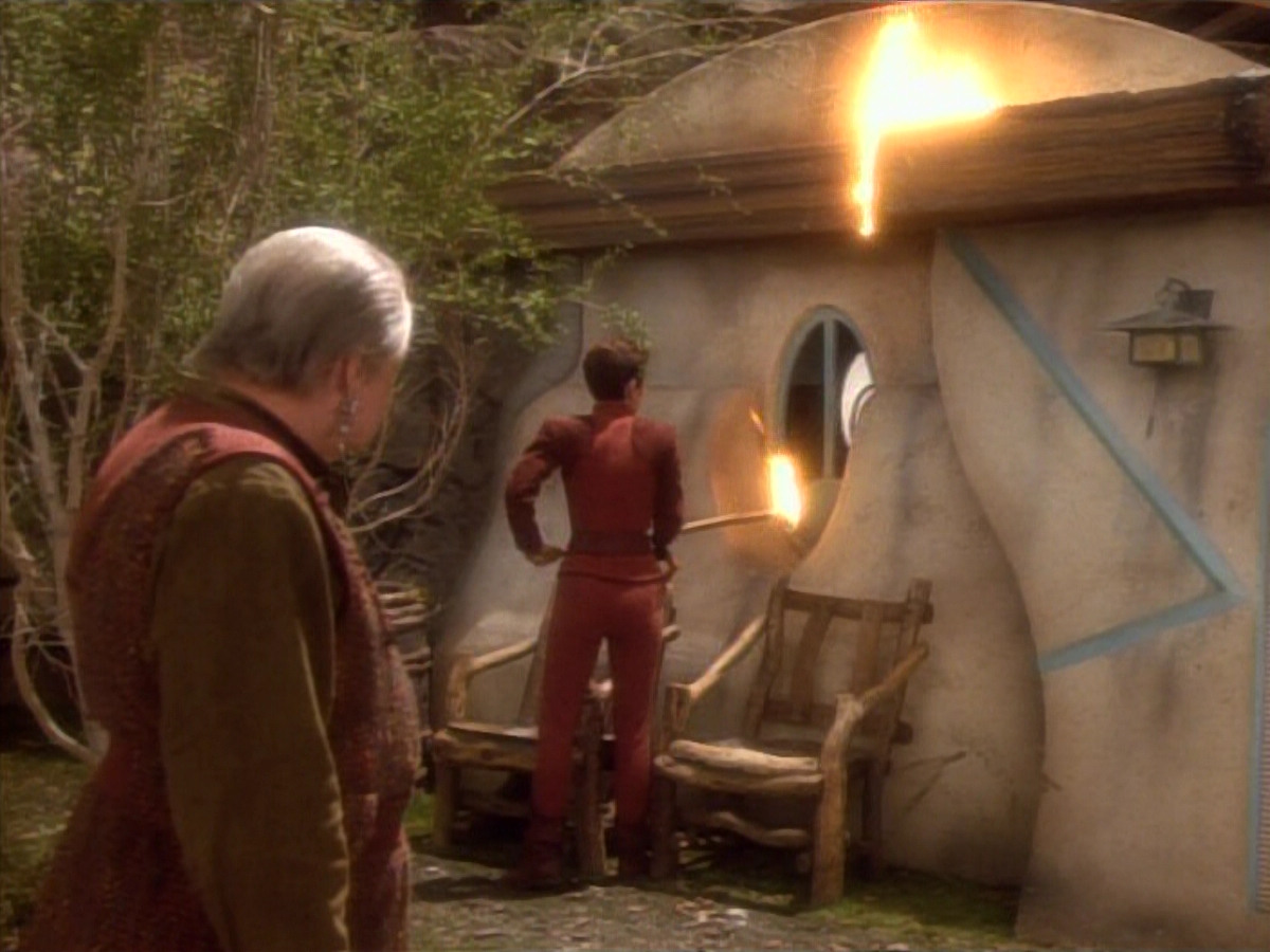 extant_StarTrekDS9_1x15-Progress_03663.jpg