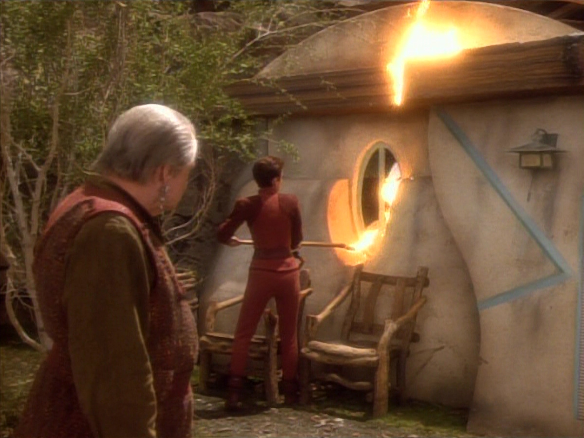 extant_StarTrekDS9_1x15-Progress_03667.jpg