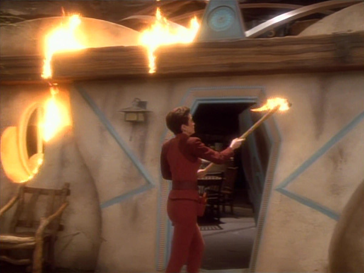 extant_StarTrekDS9_1x15-Progress_03677.jpg