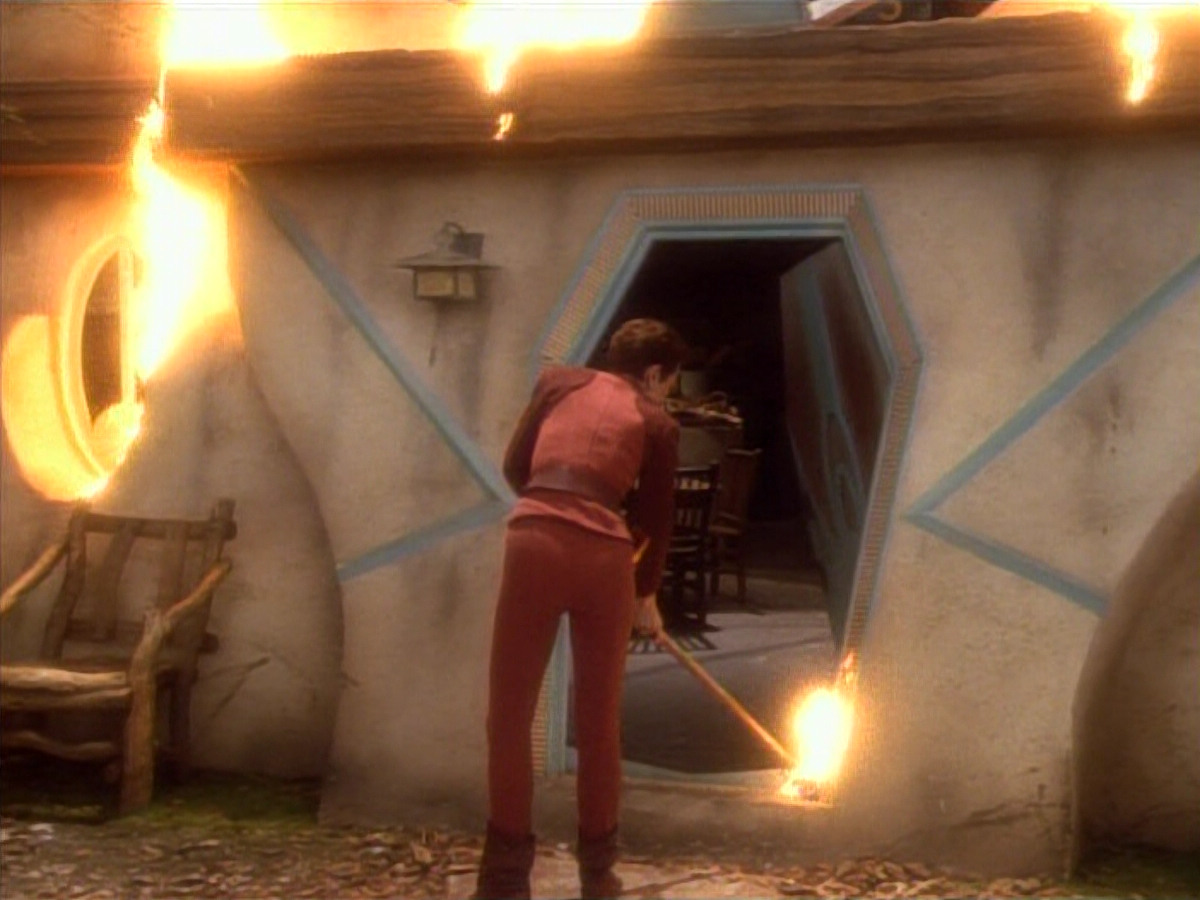 extant_StarTrekDS9_1x15-Progress_03685.jpg