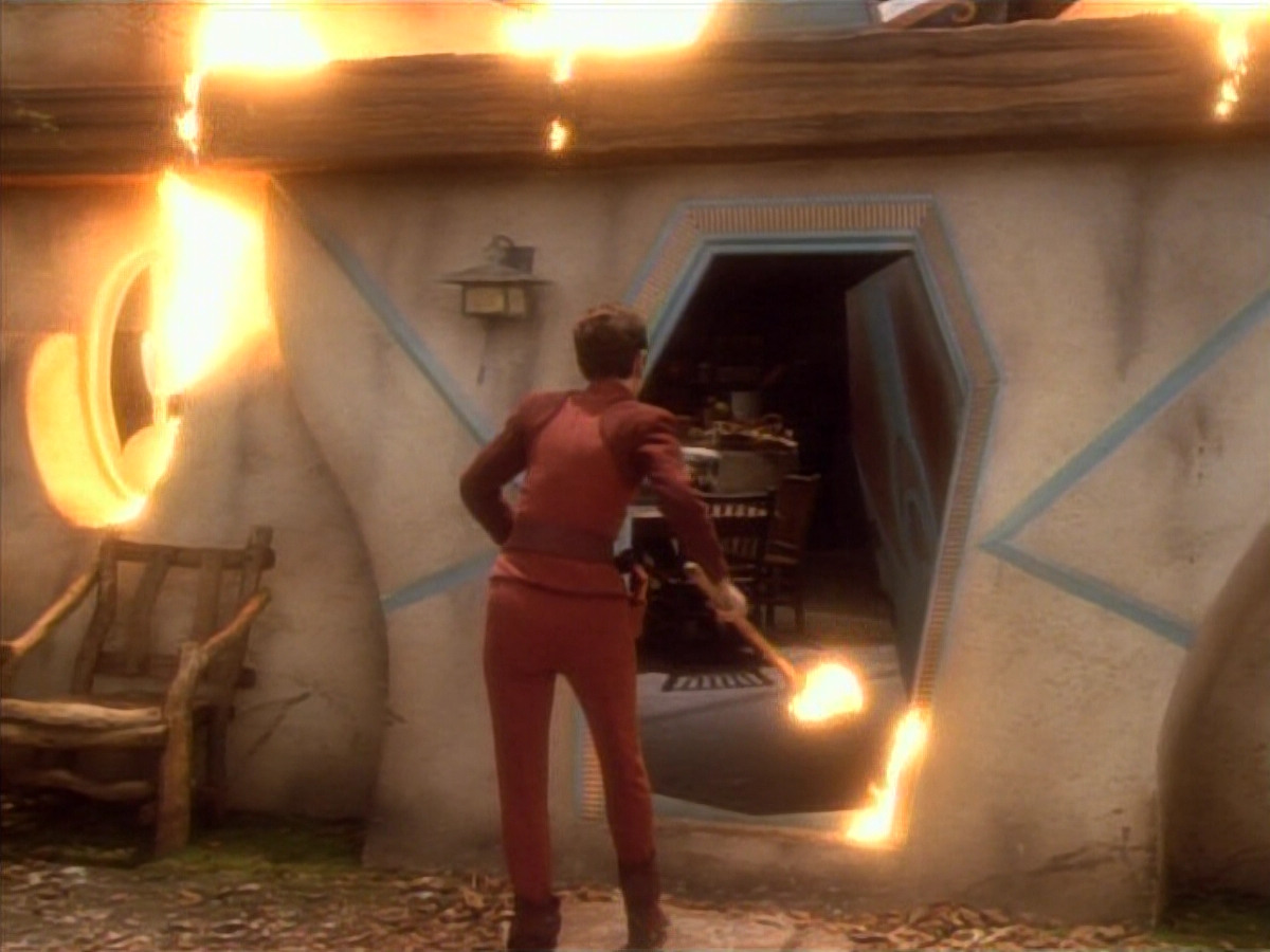 extant_StarTrekDS9_1x15-Progress_03686.jpg