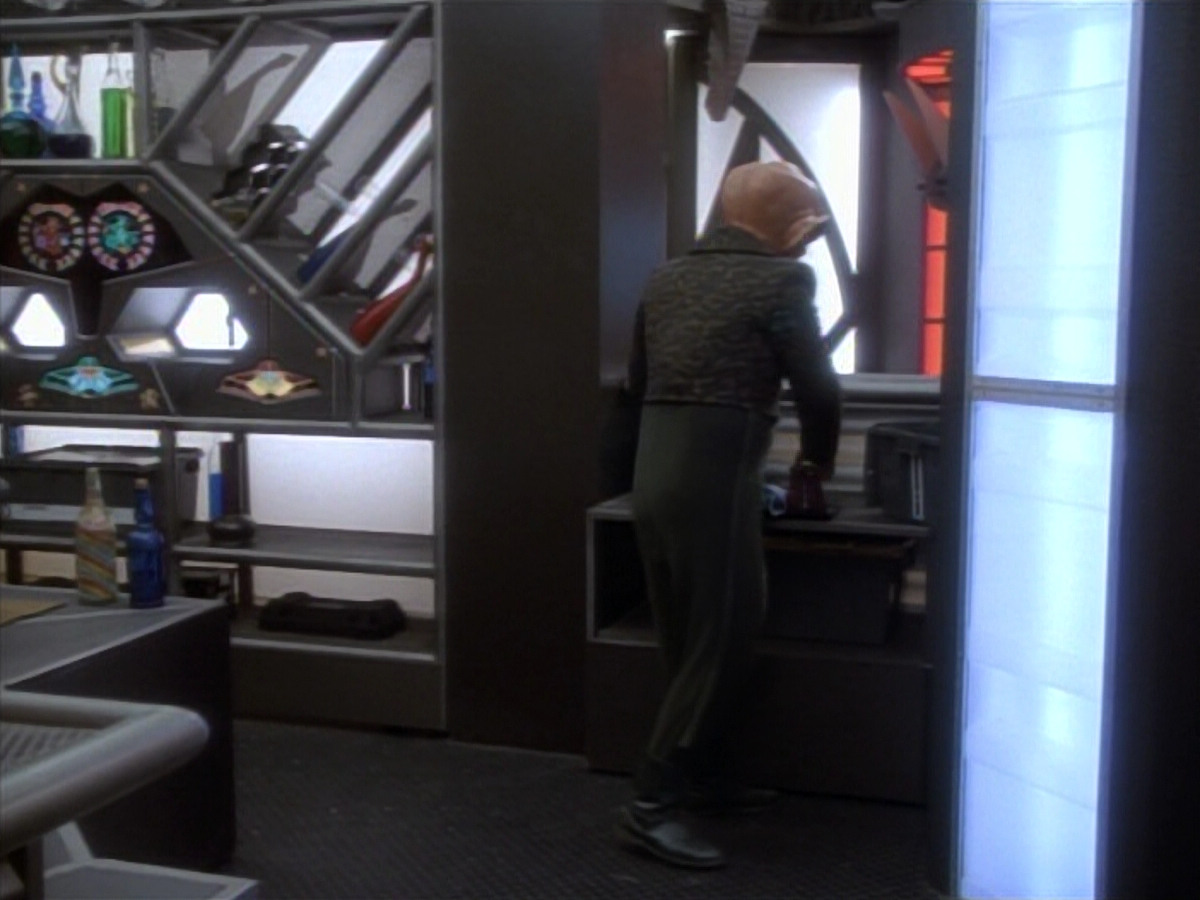 extant_StarTrekDS9_1x16-IfWishesWereHorses_00028.jpg