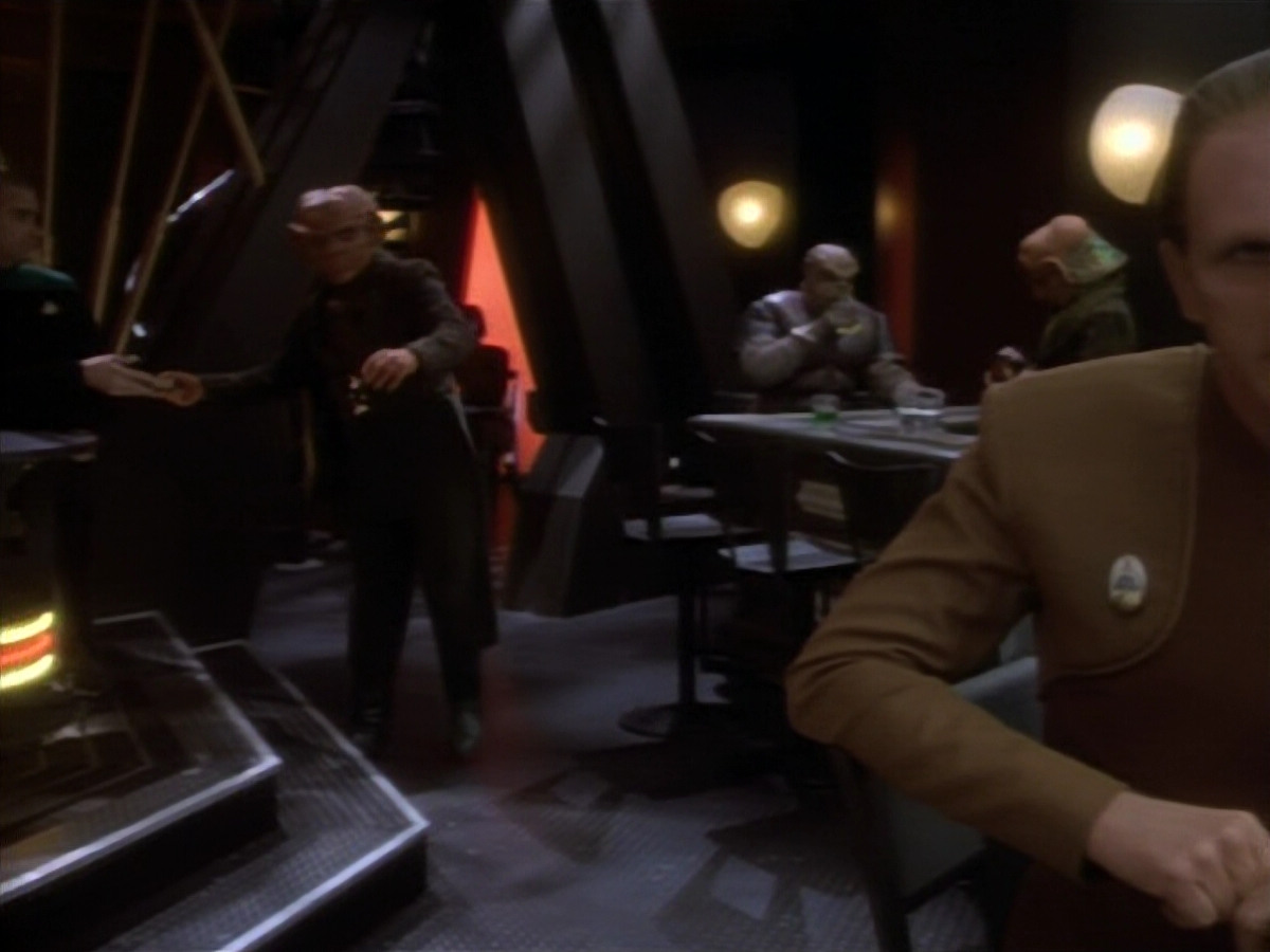 extant_StarTrekDS9_1x16-IfWishesWereHorses_00160.jpg